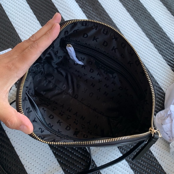 DKNY | NWT 🖤 Black Kary Dome Crossbody - Picture 3 of 5